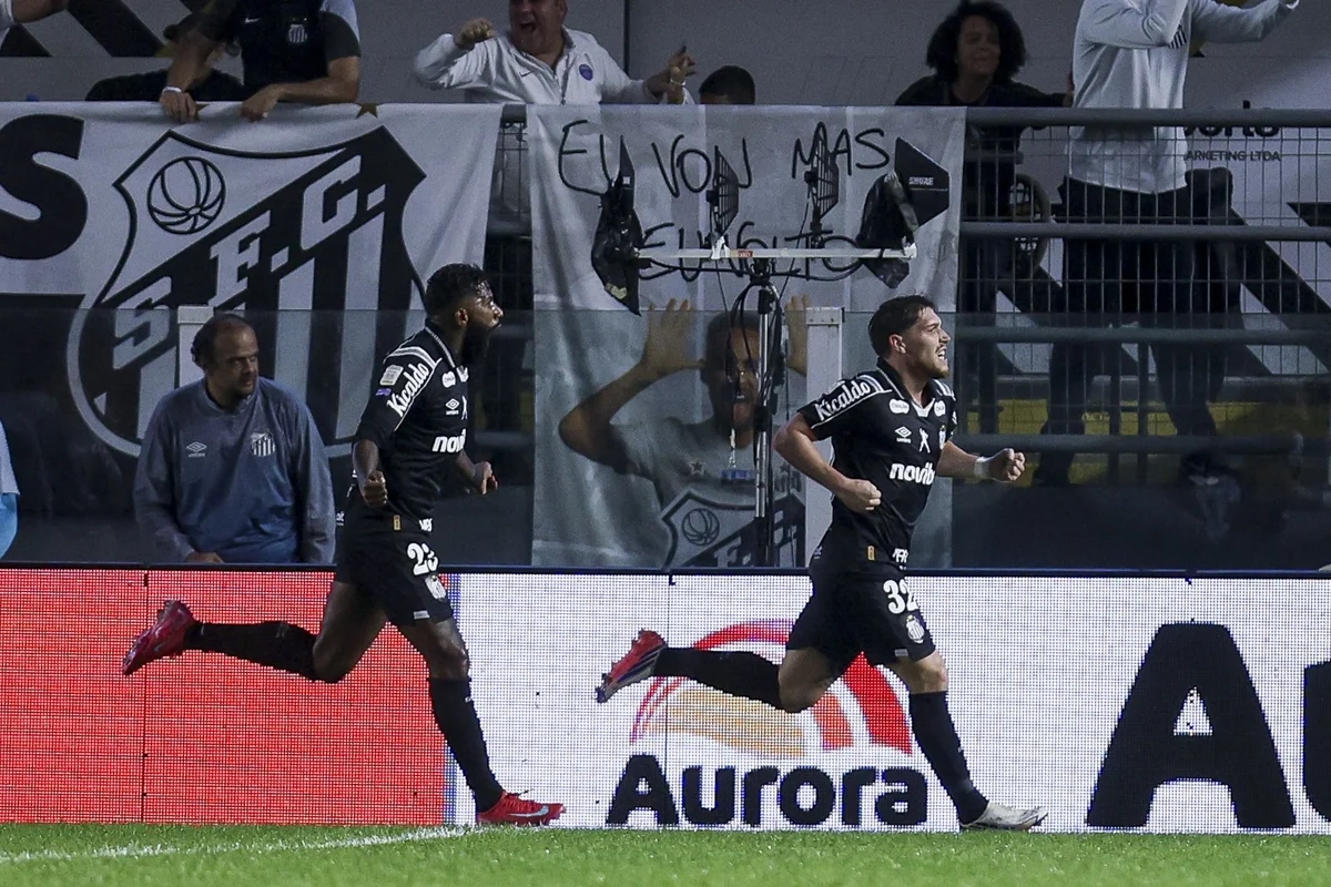 Santos derrota Cruzeiro e chega à terceira vitória seguida no Brasileirão