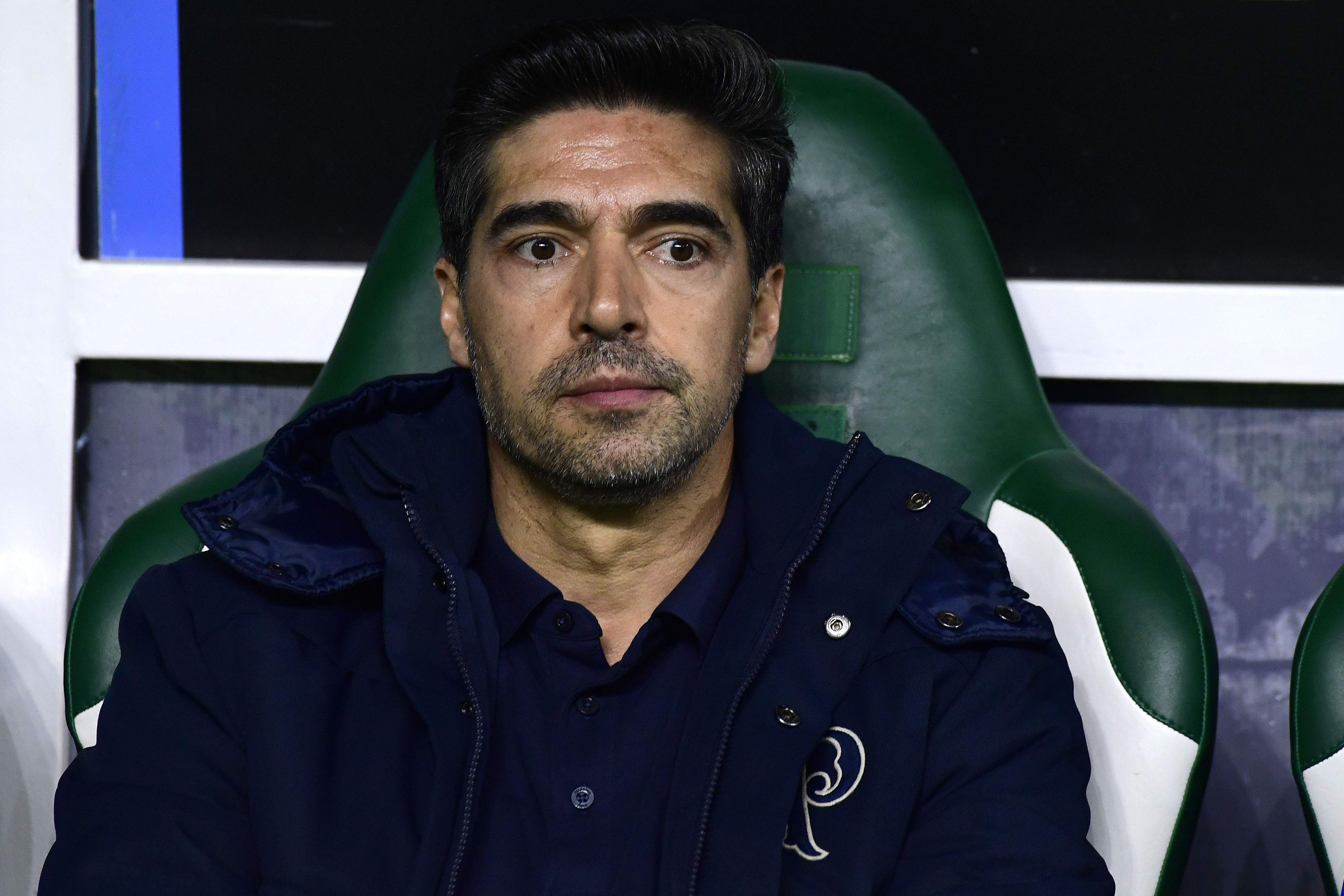 Pleno do STJD aumenta pena de Abel Ferreira, técnico do Palmeiras, para três jogos de suspensão