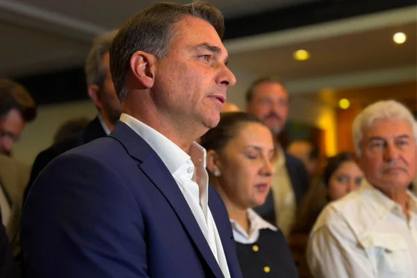 STF: campanha de Flávio é surpreendida com impedimento de Nunes Marques