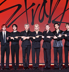 O real significado de Stray Kids: estreante no Rock in Rio 2026, um dos maiores grupos do K-pop atual tem explicação curiosa e afetiva para o nome. Foto: Getty Images / Purepeople