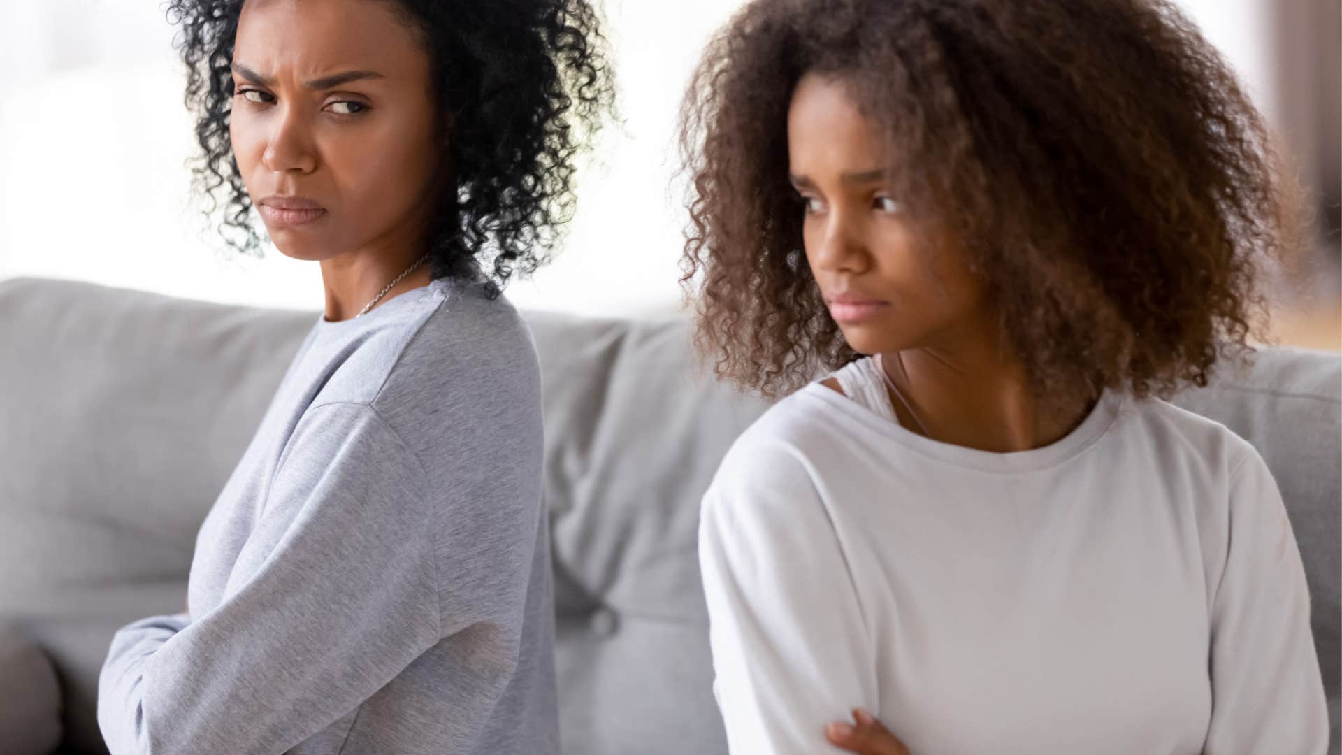 Pessoas que foram profundamente feridas por seus pais frequentemente ouviam estas 11 frases de boas intenções ao crescer