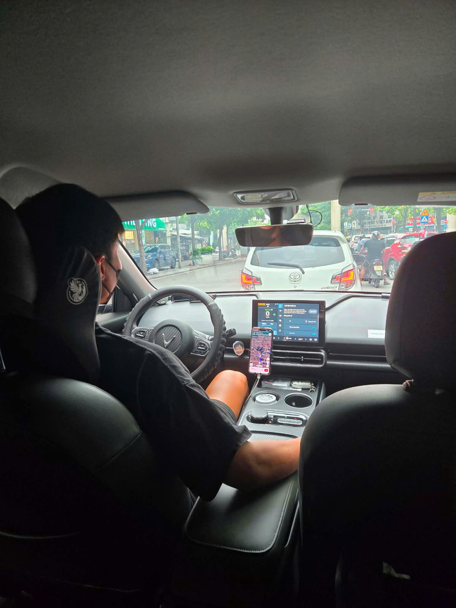 Cựu thủ m&ocirc;n c&ugrave;ng thời Quang Hải, Văn Hậu: L&aacute;i taxi kiếm 10 triệu/th&aacute;ng, cuộc sống kh&aacute;c biệt so với thời c&ograve;n đi đ&aacute; b&oacute;ng- Ảnh 4.