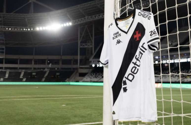 Vasco tenta vitória no sintético contra o Botafogo no Brasileiro