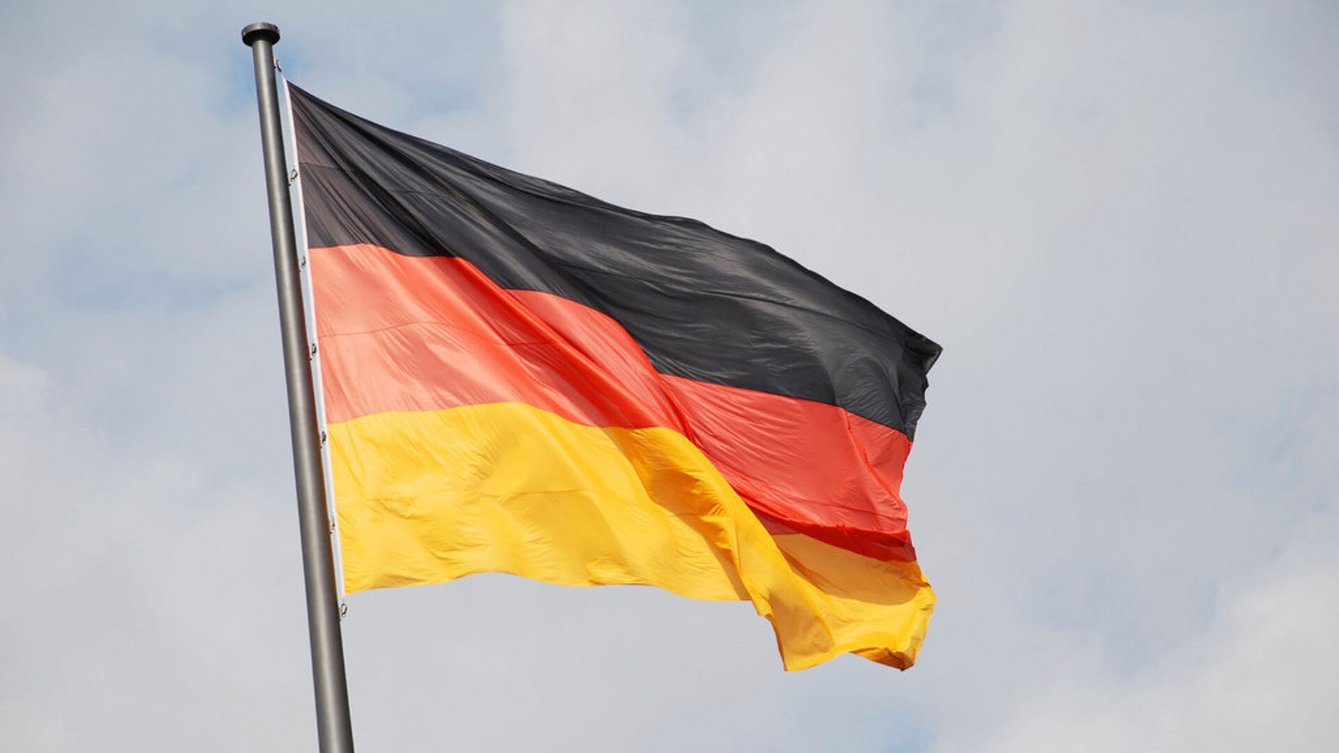 RND: O Ministério da Justiça da Alemanha pode começar a revogar o status de proteção dos refugiados sírios.