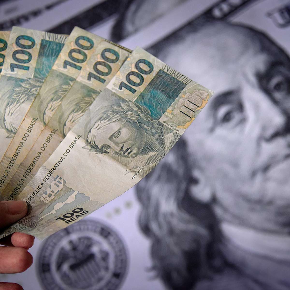 Super Quarta: decisões sobre juros no Brasil e nos EUA devem ir em direções opostas; veja análises