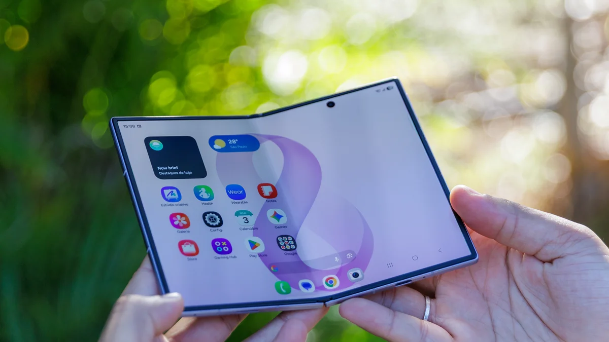 Imagem da matéria: Bateria do Galaxy Z Fold 8 aguenta quanto tempo? Fizemos o teste
