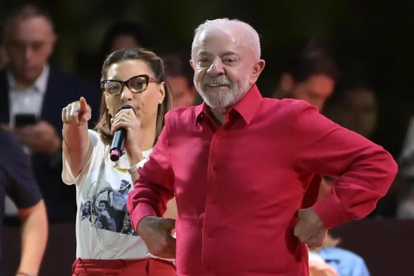 Lula muda ato na Bahia e PT baiano atribui decisão a Janja