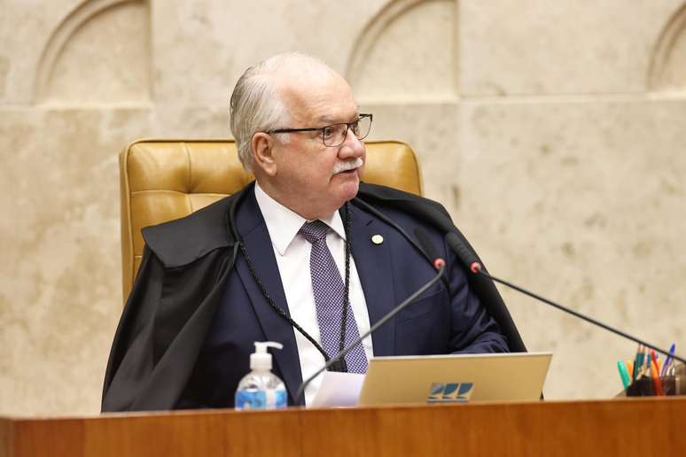 Fachin pede que Mendonça levante sigilo total do inquérito do caso Master em até 24 horas