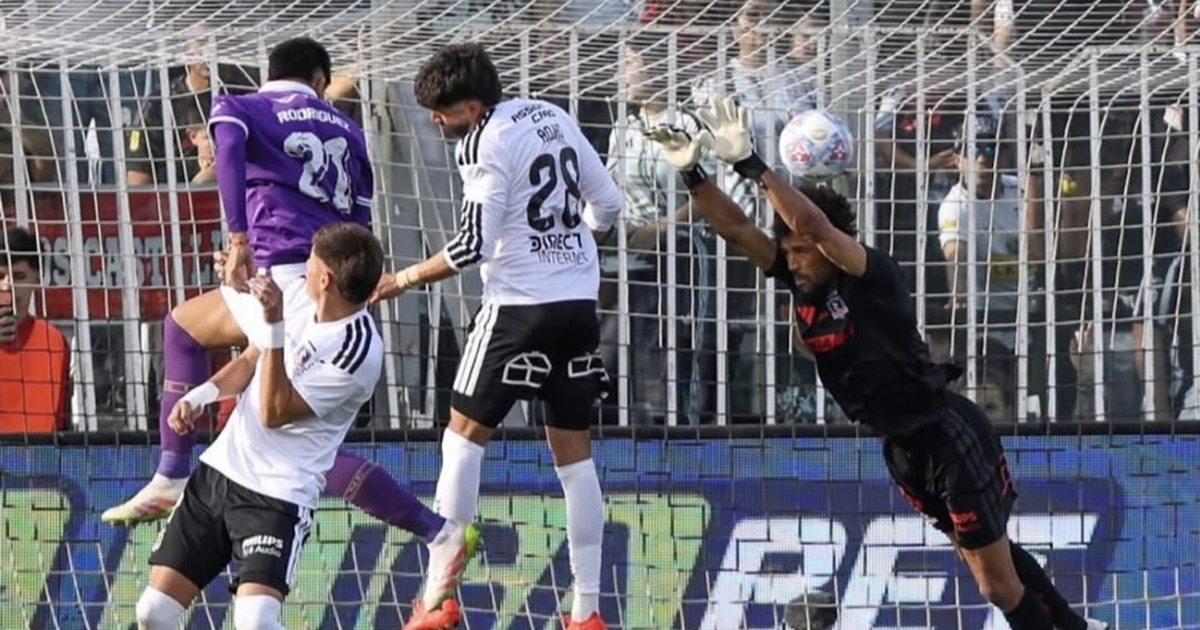 Técnico do Colo-Colo sai em defesa de Vozinha após falha do goleiro
