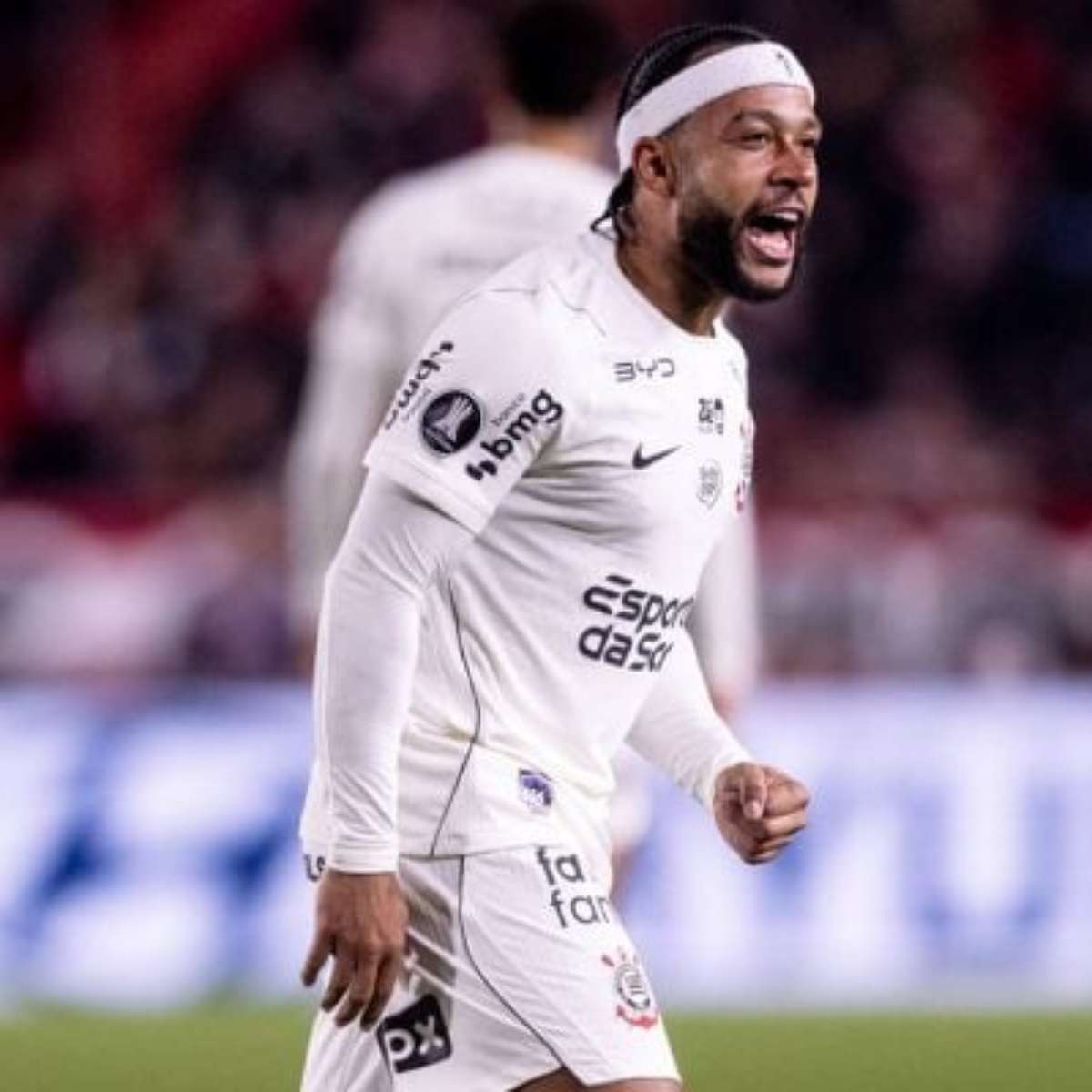 Em jogo do ano para o Corinthians, Depay e estádio têm "prova de fogo"