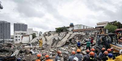 Seis pessoas morreram ap&oacute;s um pr&eacute;dio em constru&ccedil;&atilde;o desabar sobre uma casa na Penha. Foto: Taba Benedicto/Estad&atilde;o / Estad&atilde;o