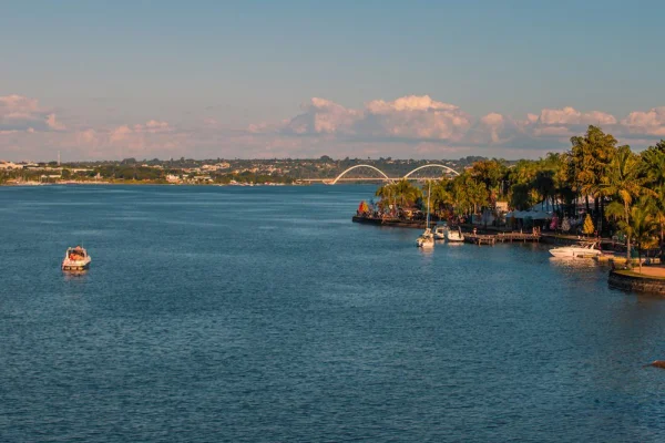 Caesb abre licitação de R$ 323 milhões para recuperação do Lago Paranoá