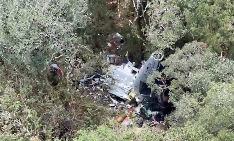 Vídeo mostra local da queda em SC e destroços de helicóptero que levava Rick e mais 4 pessoas