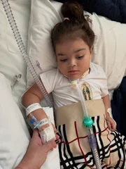 Letícia Cazarré relata complicações com filha internada na UTI: "Desabei"