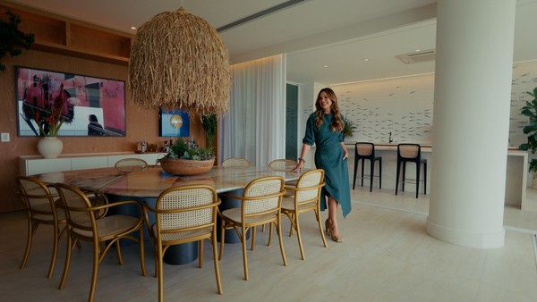 Flávia Alessandra abre apartamento brasileiríssimo no Rio de Janeiro