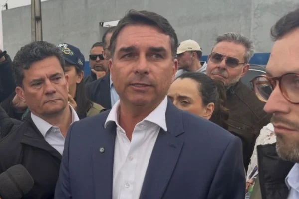 Veja os quatro crimes pelos quais Flávio Bolsonaro é investigado