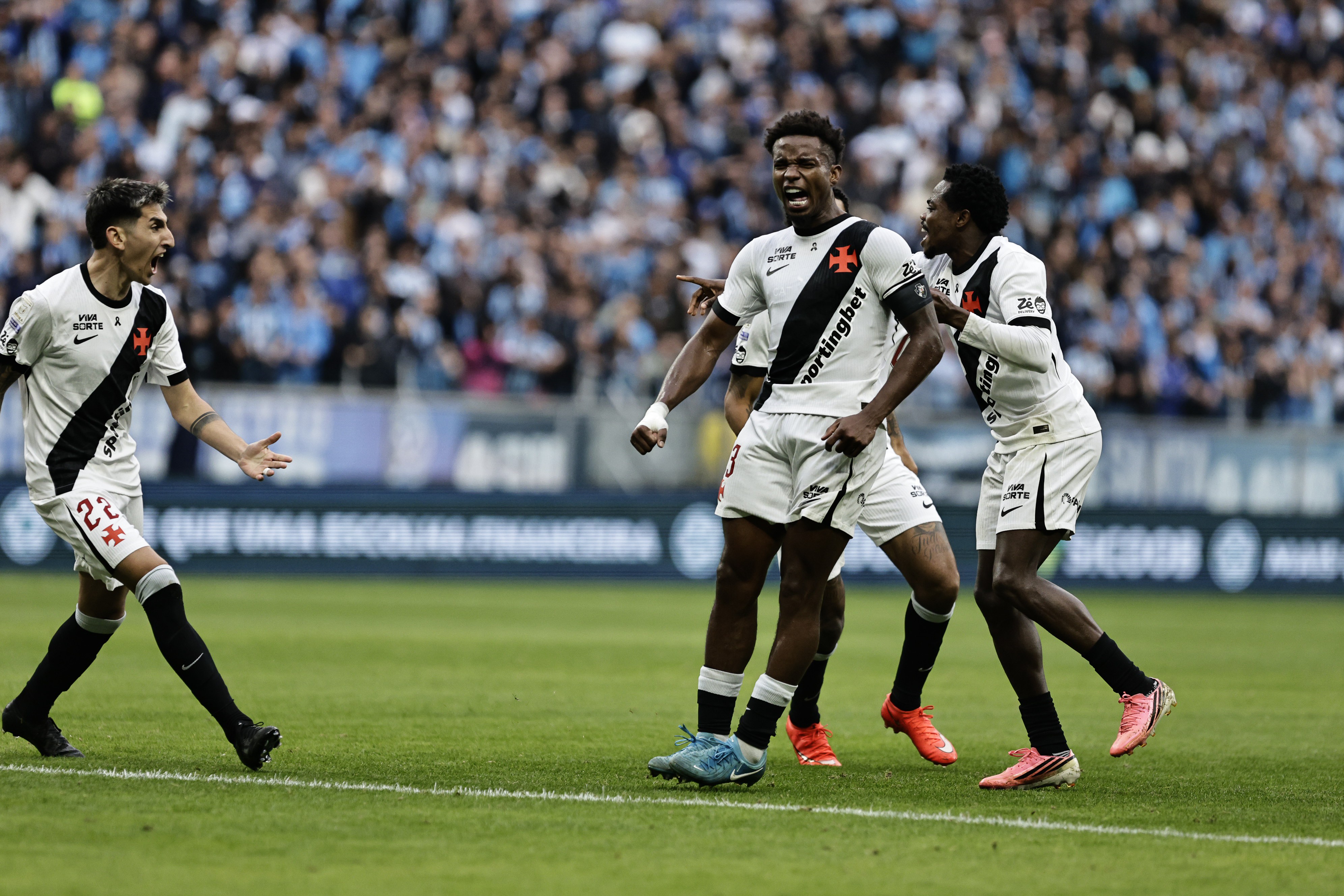 Análise: Vasco dá resposta na hora certa e mostra força mental para reagir no Brasileirão