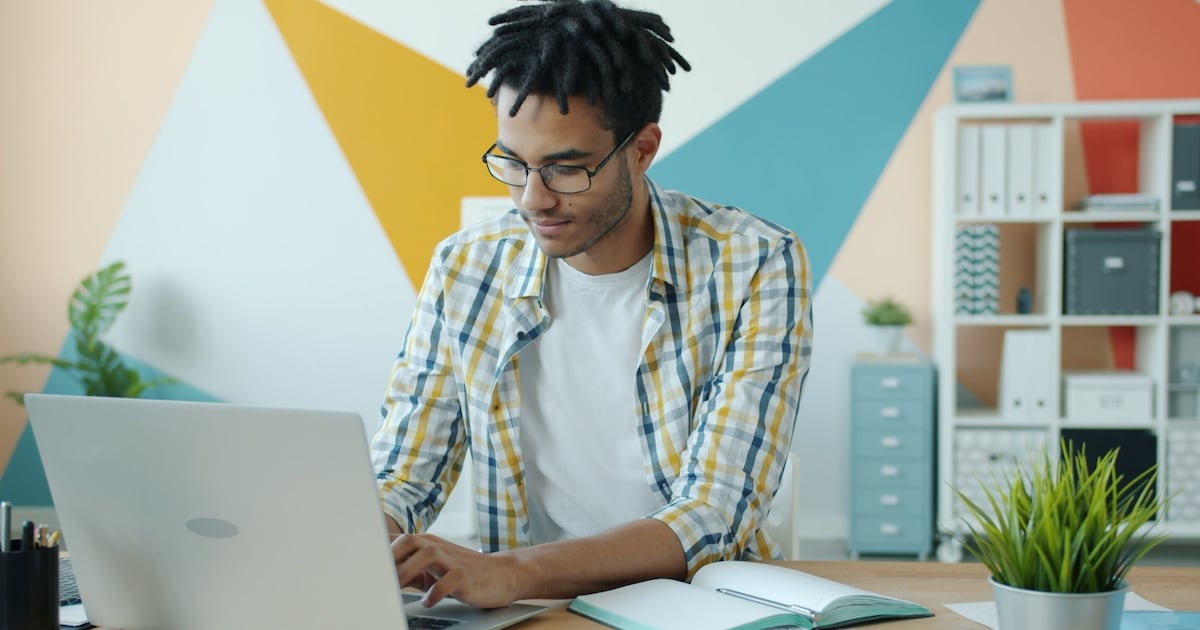 IA pode transformar pessoas de 40 anos em milionárias mais rápido que jovens de 20