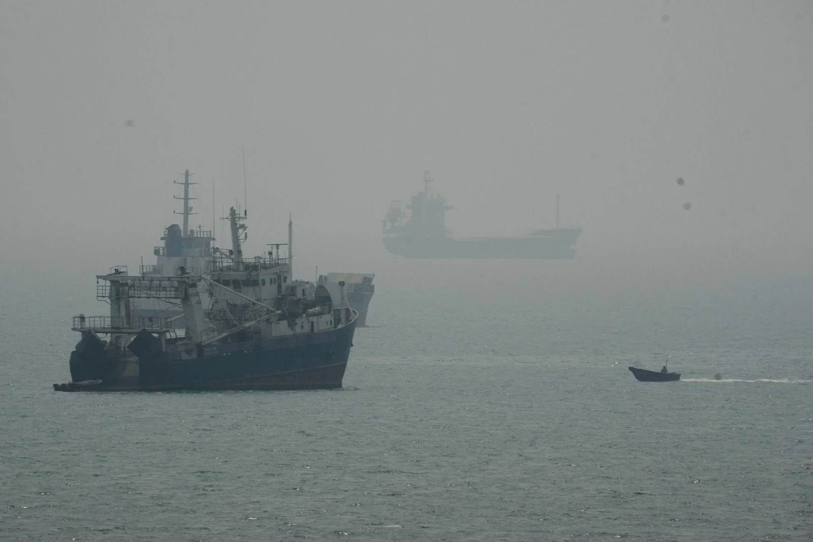 Hormuz shipping traffic falls to single digits, data shows
