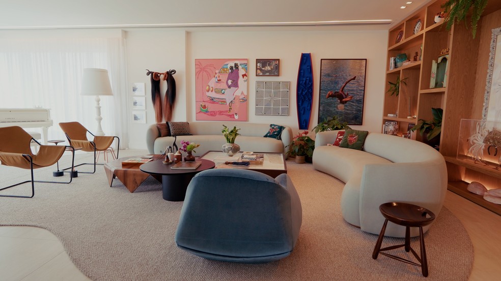 Flávia Alessandra abre apartamento brasileiríssimo no Rio de Janeiro