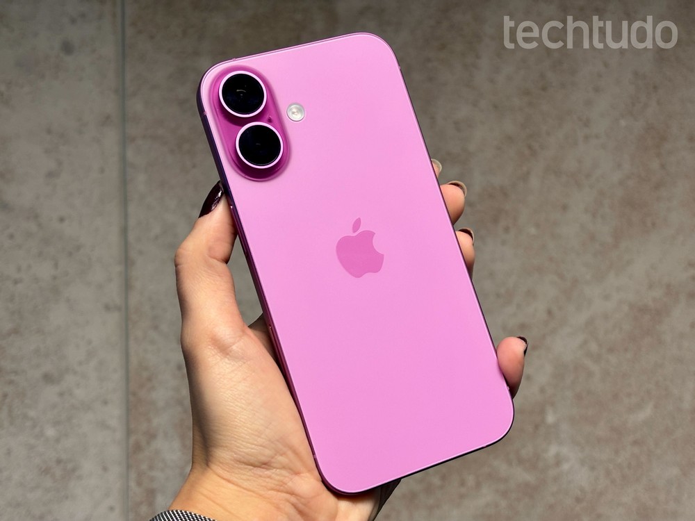 Mesmo dois anos depois do seu lançamento, o iPhone 16 segue como um dos celulares mais modernos do mercado — Foto: Ana Letícia Loubak/TechTudo