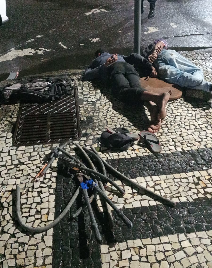 Dois homens são presos em flagrante durante tentativa de furto de cabos na Tijuca, no Rio
