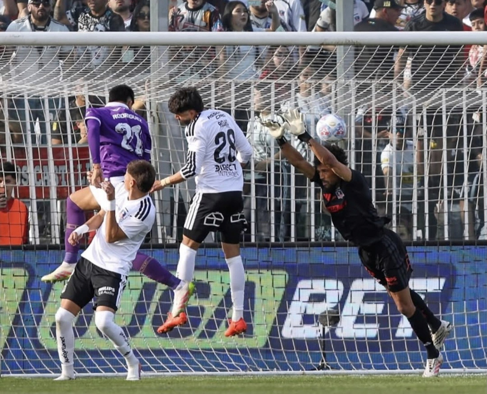 Vozinha falhou em gol do Deportes Concepci&oacute;n contra o Colo-Colo, pelo Campeonato Chileno.