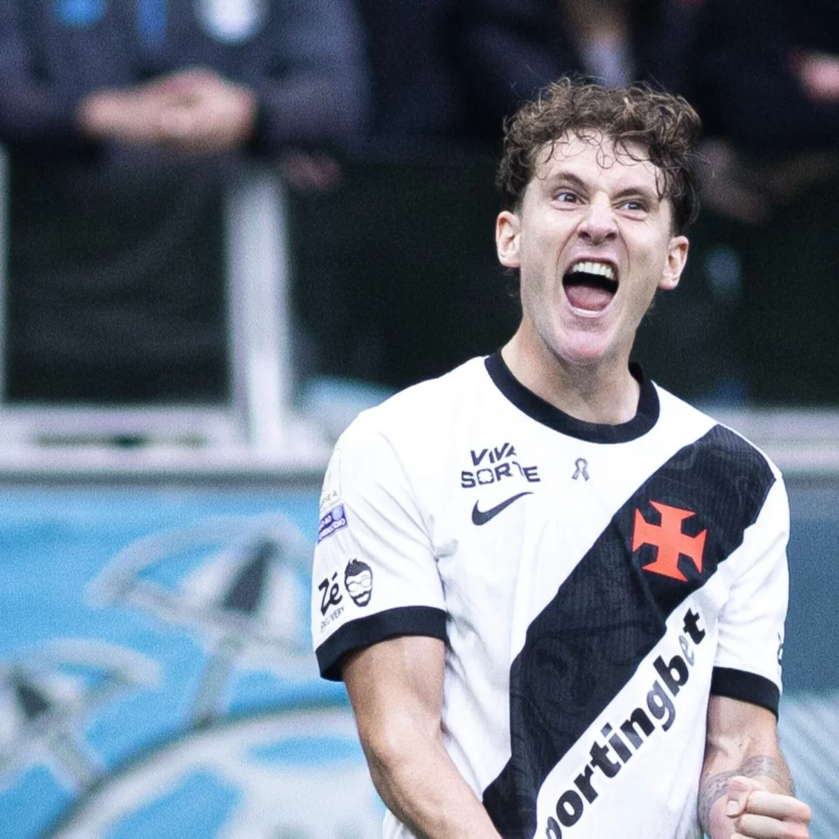 Brasileirão: de virada no final, Vasco vence o Grêmio em Porto Alegre