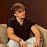 Imagem da matéria: Origami automotivo: esta tecnologia transforma pequenas vans em espaços com banheiro e cama king; veja!