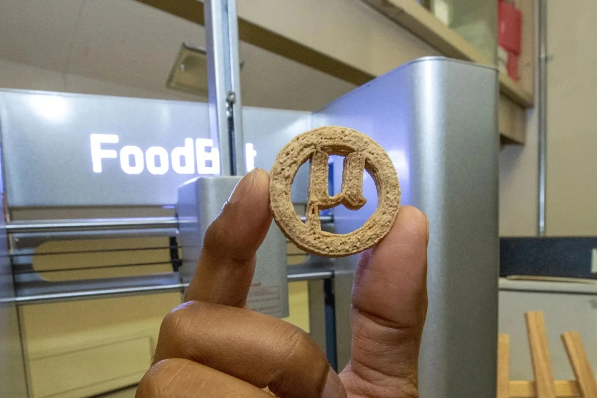 Imagem colorida de um biscoito - Metrópoles