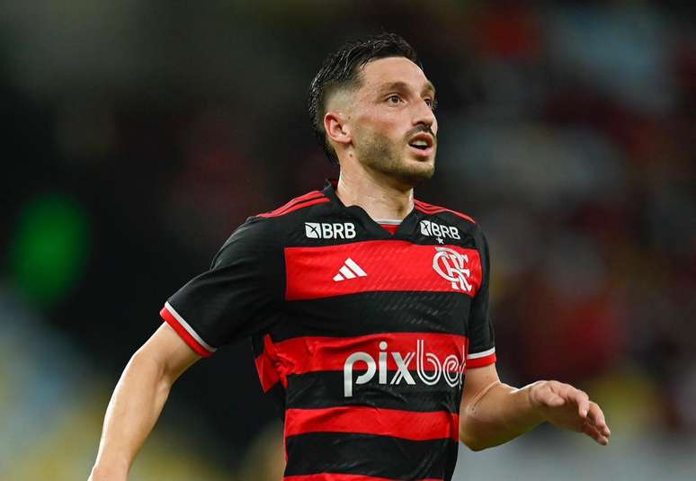 Viña chega ao Cruzeiro e reclama de impasse entre Flamengo e River Plate