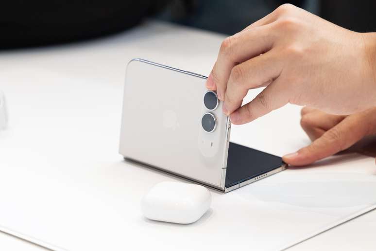 Apple lança iPhone dobrável Duo com preço a partir de R$ 10 mil