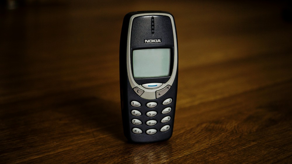 Nokia 3310, celular popular nos anos 2000 — Foto: Masood Aslami/Pexels