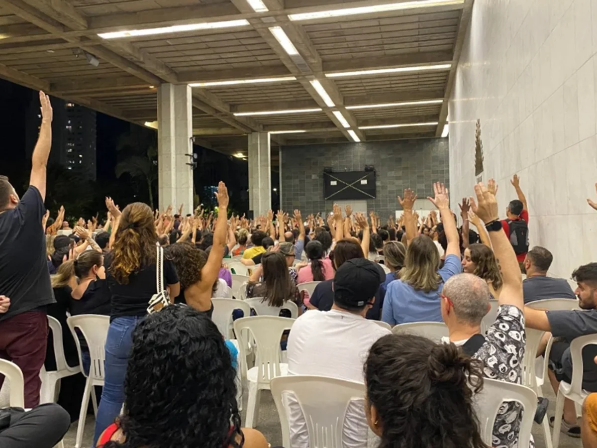 Professores de escolas particulares de BH param aulas na quarta (16)