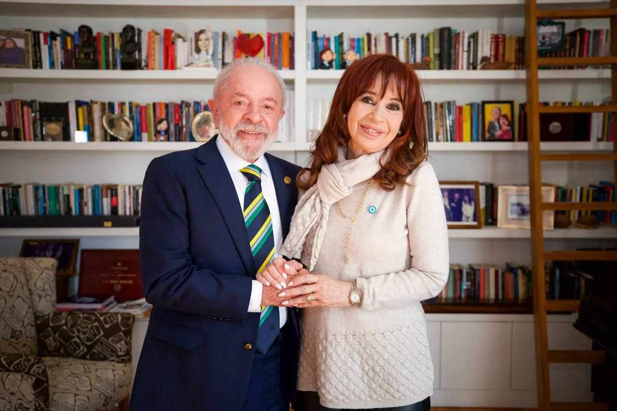 Cristina Kirchner, ex-presidente da Argentina, parabeniza Lula por vitória