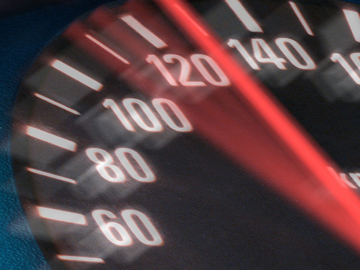 Alerto para motoristas dos EAU: o limite de velocidade na estrada Fujairah-Khorfakkan foi reduzido para 100 km/h a partir de 13 de outubro.