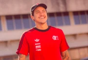 Pedro, do Flamengo, é cobrado a deixar casa no Rio