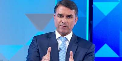 Fl&aacute;vio Bolsonaro durante o debate da Globo Foto: Reprodu&ccedil;&atilde;o/Globo