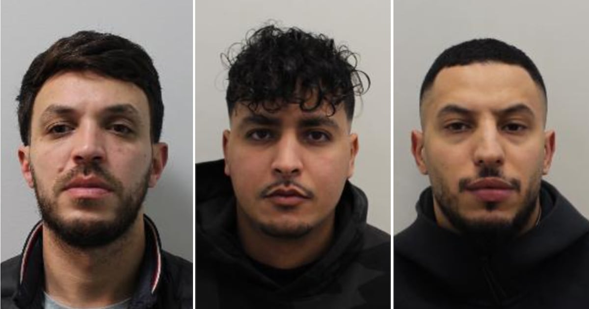 Três pessoas foram encarceradas por assalto com faca a um relógio de luxo em Mayfair, Londres.