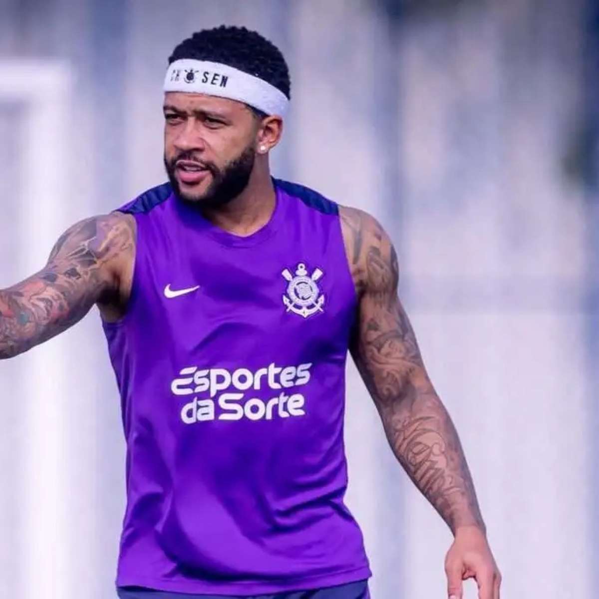 Memphis Depay foi contra a demissão de Fernando Diniz no Corinthians