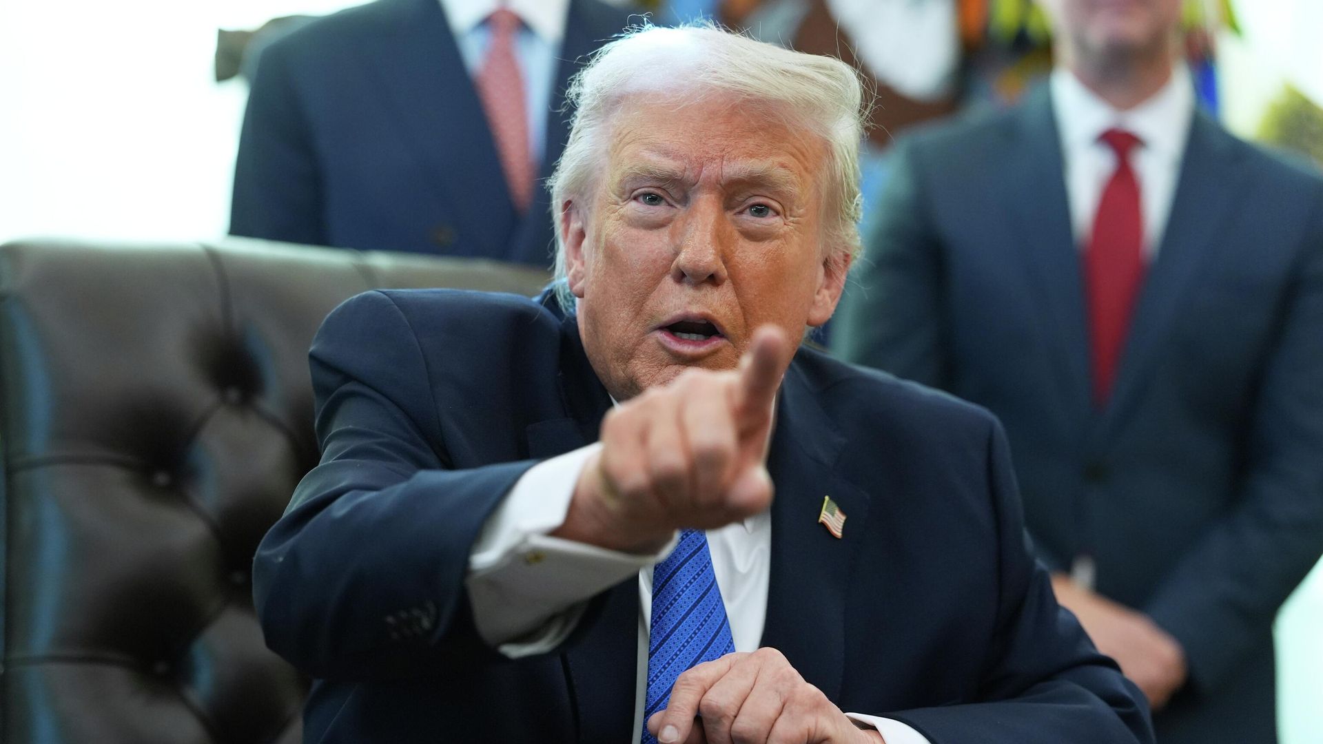 Trump: os EUA enfrentarão o mesmo destino da França, que está em chamas de protestos, caso os democratas vençam nas eleições intermediárias