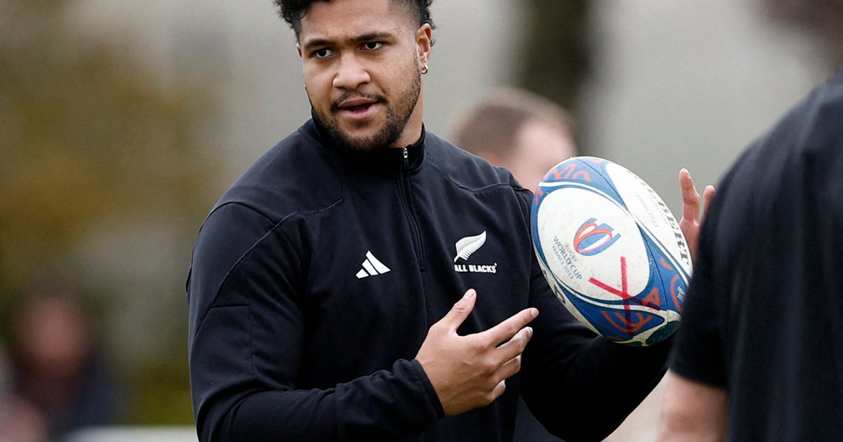 O técnico dos All Blacks, Rennie, está entusiasmado com o retorno de Fainga'anuku, um jogador que pode atuar em três posições.