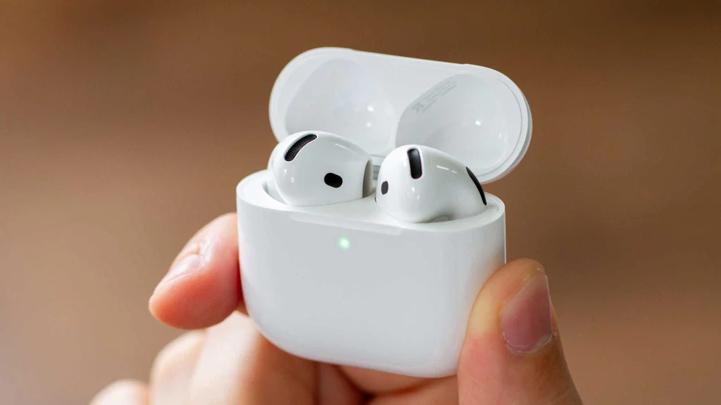Amazon faz queima de AirPods 4: fone da Apple aparece com parcela de R$ 94