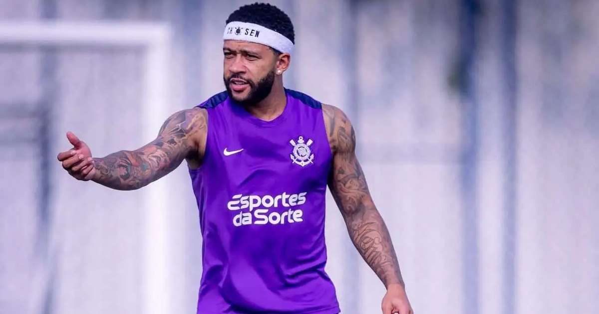 Memphis Depay foi contra a demissão de Fernando Diniz no Corinthians