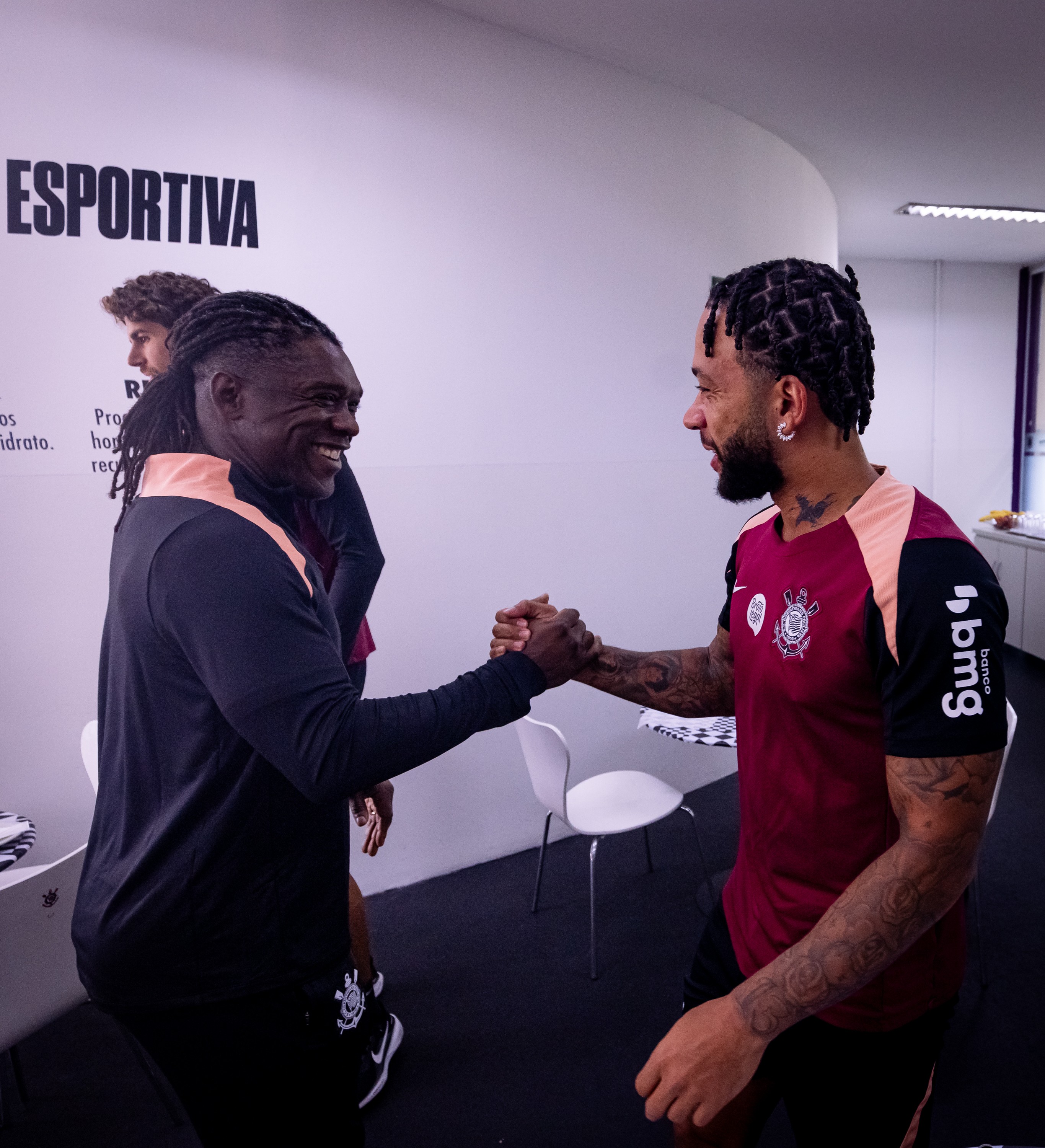 Seedorf diz que acerto não teve relação com Memphis: "Conhecia o Corinthians antes dele"