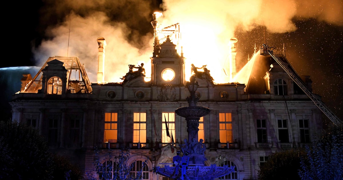 Sábado de protestos na França termina com 400 detidos, prefeitura incendiada e manifestante ferido