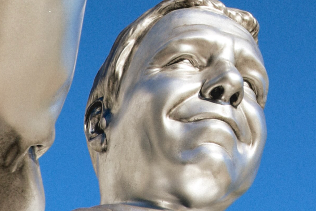 The statue (pictured here with its face before it melted away) was cast in gallium, which has a melting point of 85.6°F