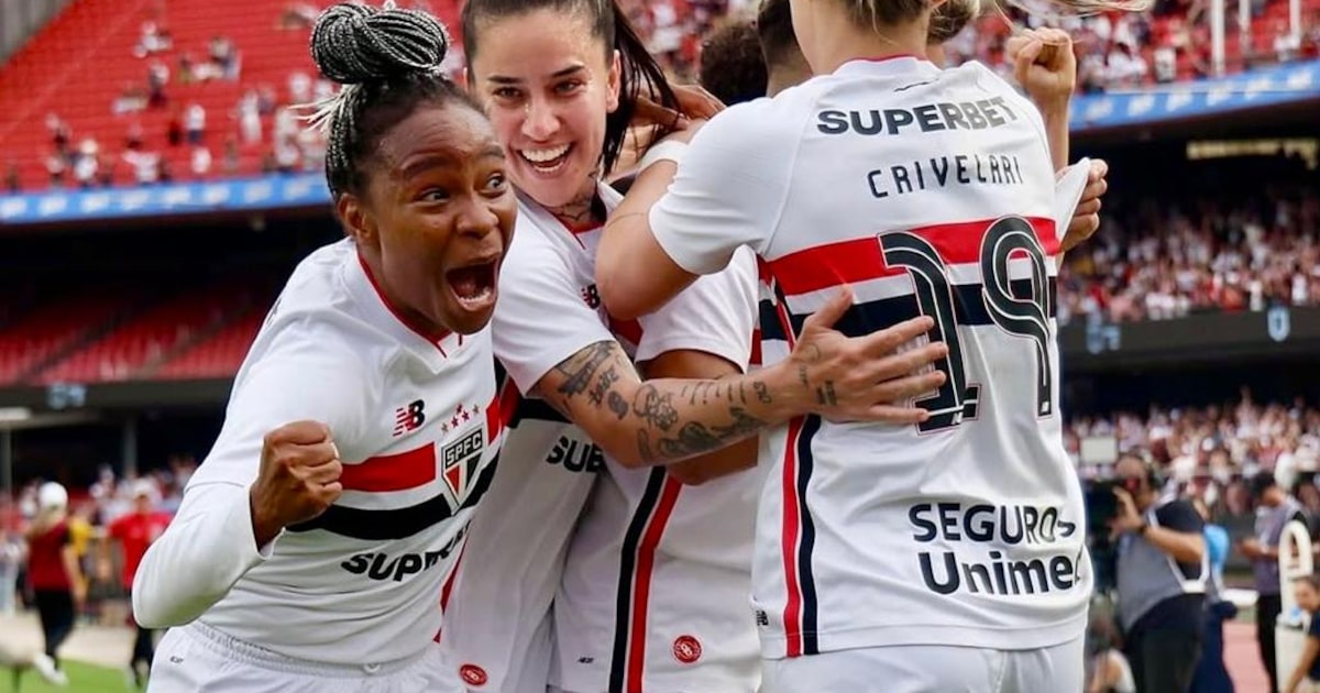 São Paulo empata com o Corinthians e conquista inédito Brasileirão feminino num MorumBis lotado