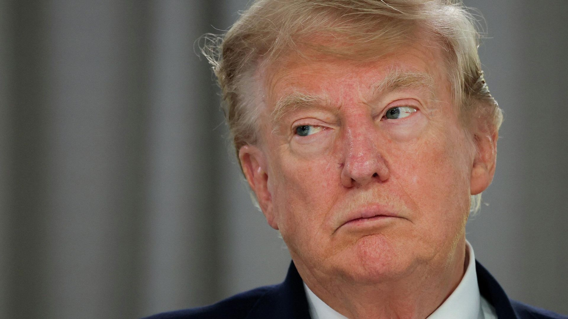 Trump: os EUA enfrentarão o mesmo destino da França, que está em chamas de protestos, caso os democratas vençam nas eleições intermediárias
