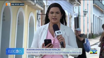 Eleitores com deficiência recebem orientações para votar nas eleições
